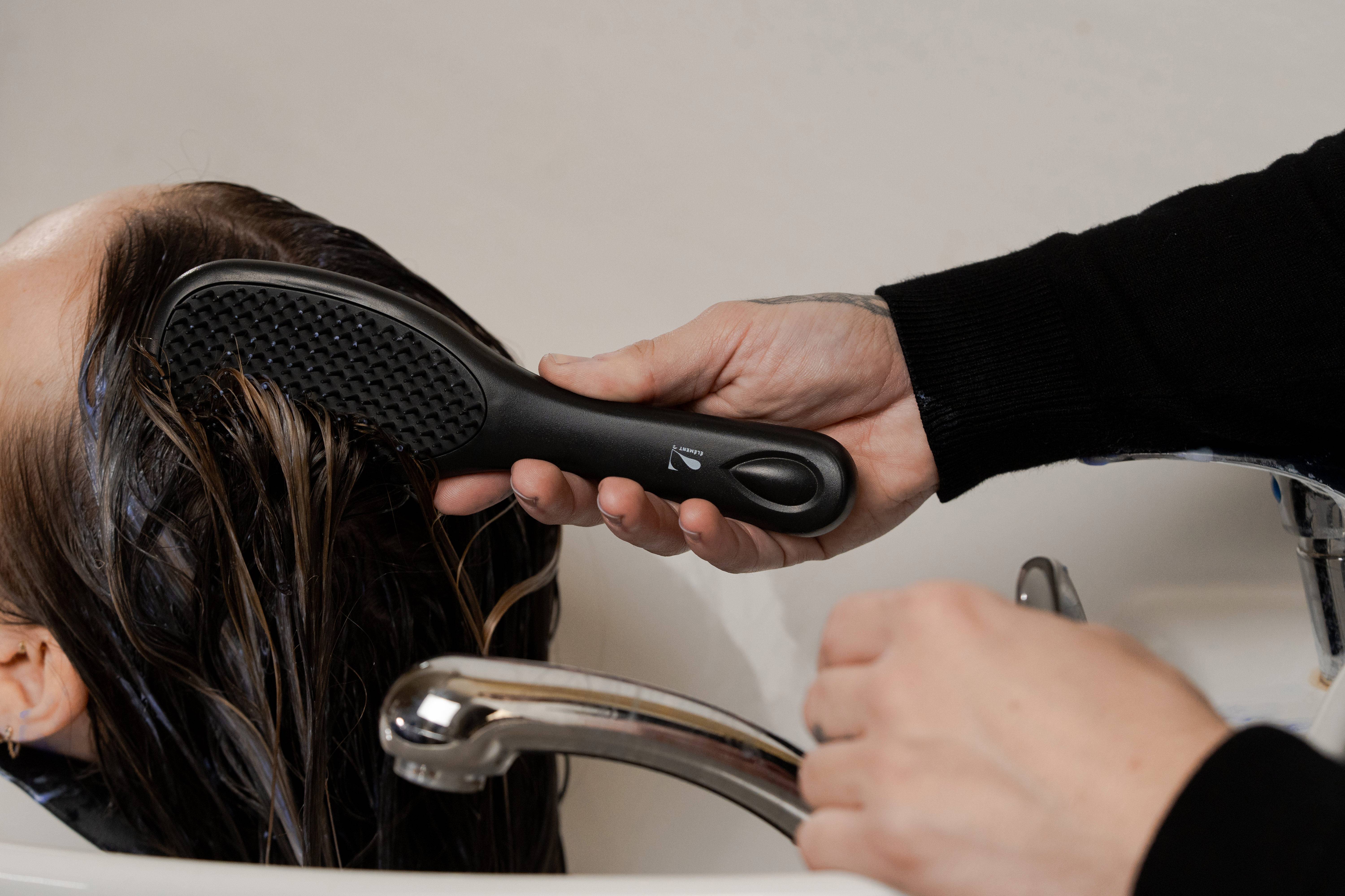 Brosse démêlante 2-en-1 7e ÉLÉMENT